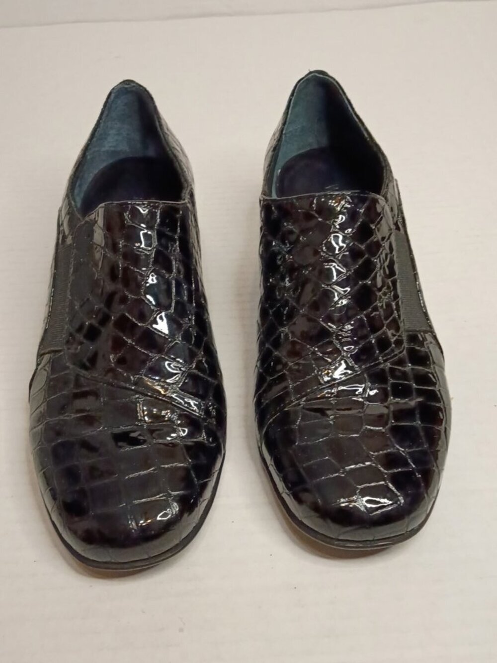 Walking Cradles Teri Black Croc Patent Leather Loafers Women's Size 7.5W - Picture 2 of 7